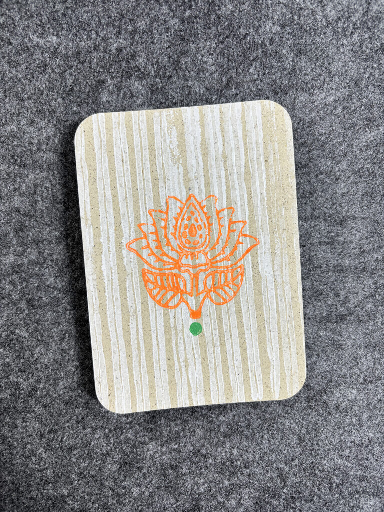 Graspapier-Postkarte Blockprint Blume
